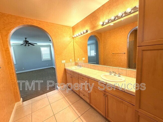 Building Photo - 6832 Salvaterra Cir