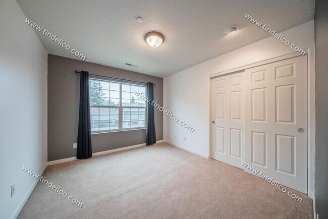 Building Photo - Bright & Elegant 3-Bedroom w/ Study and En...