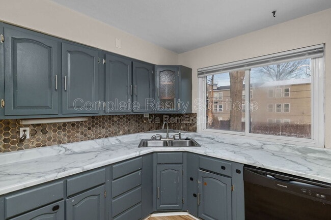 Building Photo - 10044 Pepper Ln