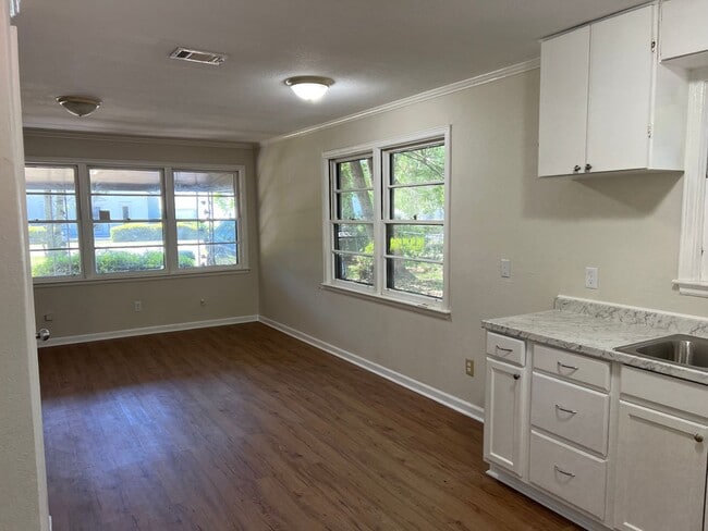 Building Photo - TWO BEDROOM, ONE BATH HOME