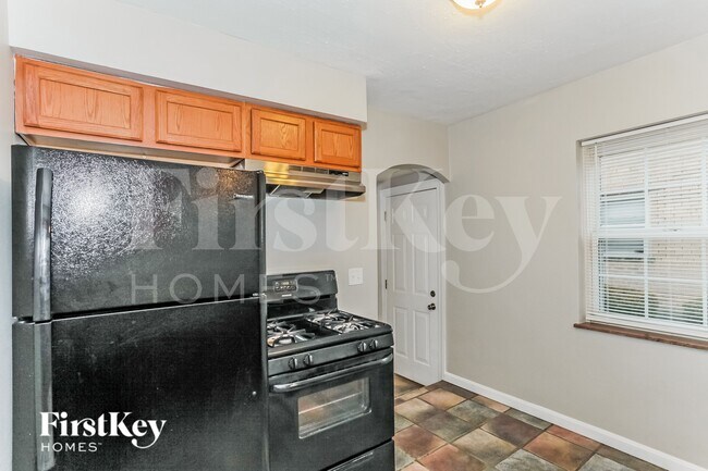 Building Photo - 1017 W North Bend Rd