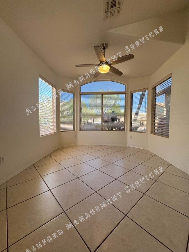 Building Photo - ***MOVE IN SPECIAL!*** BEAUTIFUL 3 BEDROOM...