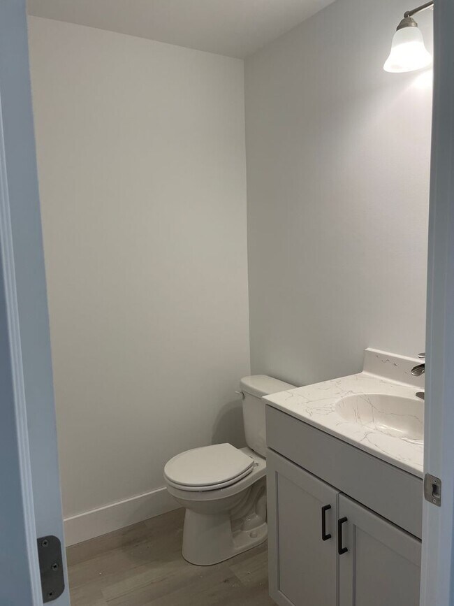 Building Photo - 558 Longfellow Dr