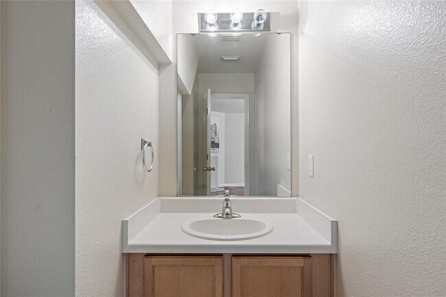 Building Photo - 14716 Lantern Dr