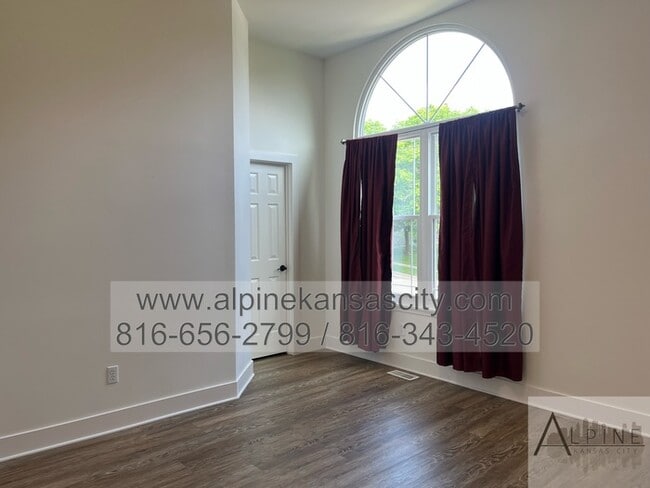 Building Photo - Gorgeous Multi Level Side by Side Split, P...