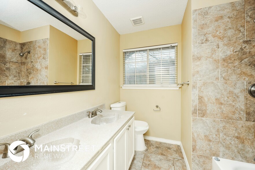 Building Photo - 821 Courson Dr