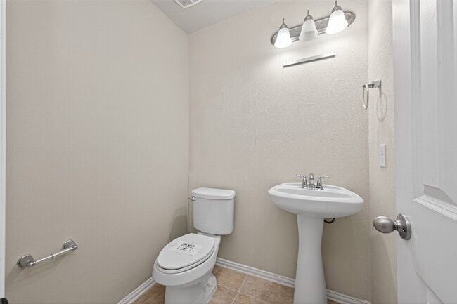 Building Photo - 16811 Kilgarth Dr