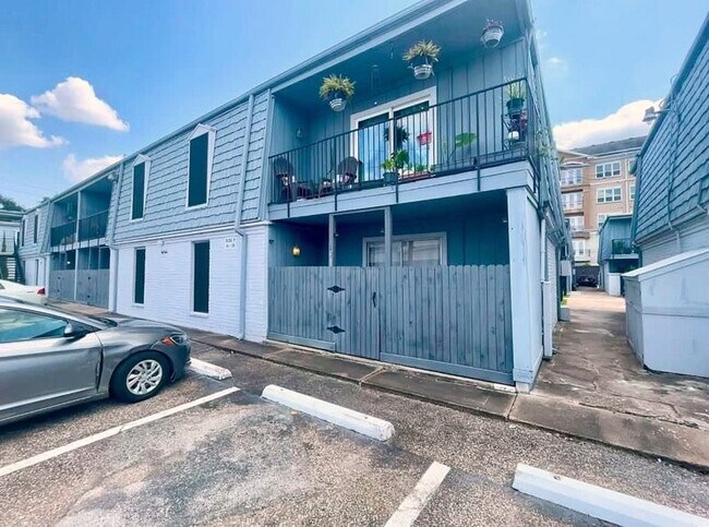 Building Photo - 1901 S Voss Rd