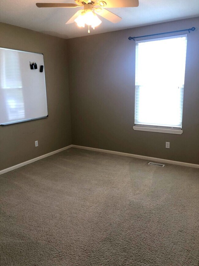 Building Photo - 2132 Shenandoah Dr
