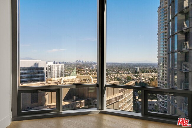 Building Photo - 211 Elm Ct