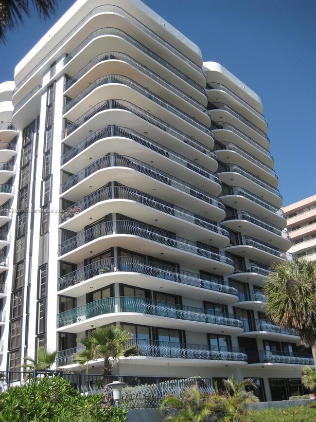 Building Photo - 8877 Collins Ave