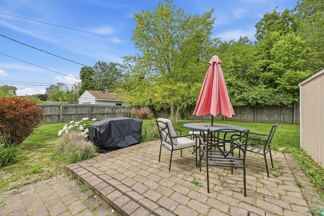 Building Photo - 2088 Zollinger Rd