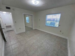 Building Photo - 16150 NE 19th Ct