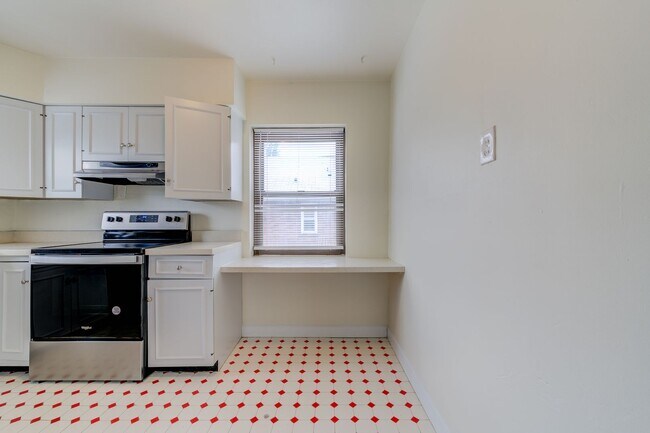 Building Photo - (144) 1154-58 Moorlands Dr.