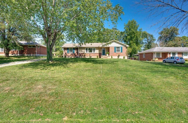 Building Photo - 3 Bedroom 1 Bath Donelson House by Two Riv...