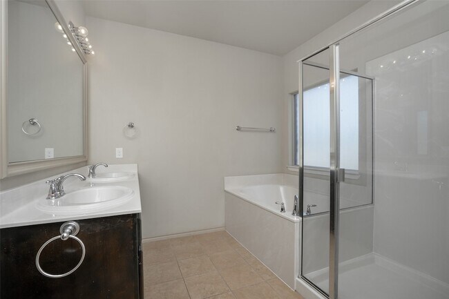 Building Photo - 1437 Castlegar Ln
