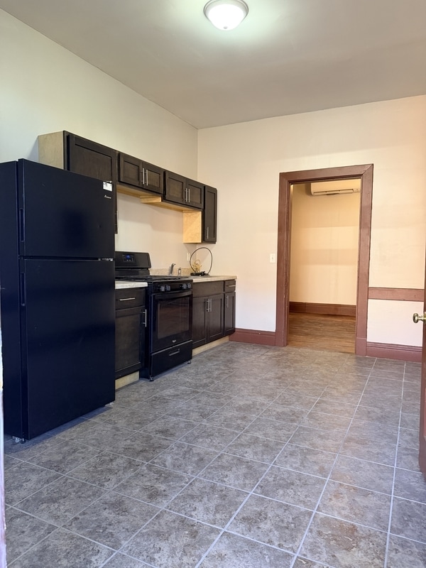 Building Photo - 604 W 3rd St