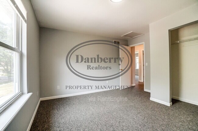Building Photo - 3704 Willow Run Dr