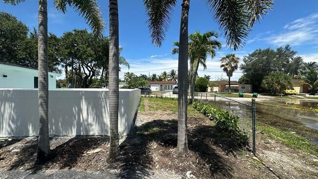 Building Photo - 4101 SW 48th Ct
