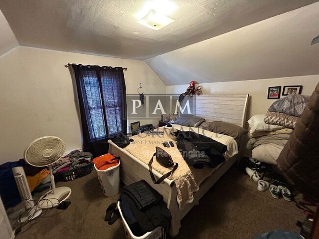 Building Photo - 823 Yout St