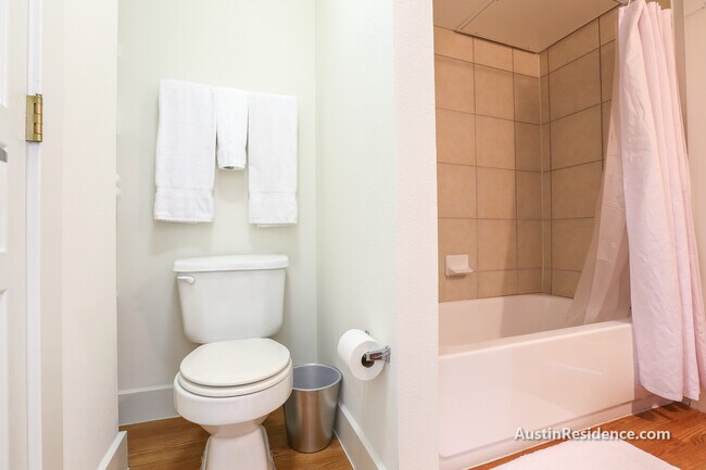 Building Photo - 711 32nd W St