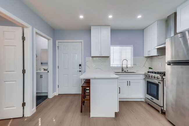 Building Photo - 6504 W 84th Pl