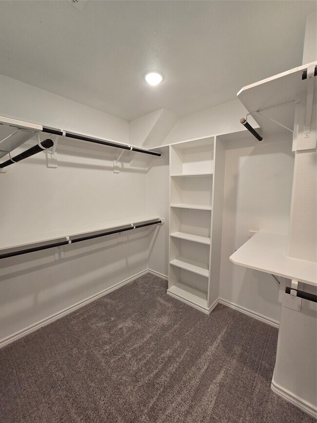 Building Photo - 608 Yupon St