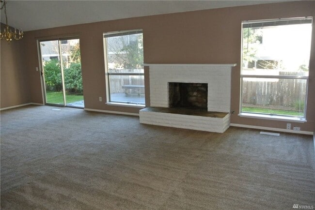 Building Photo - 3Bd/2Ba Bellevue House