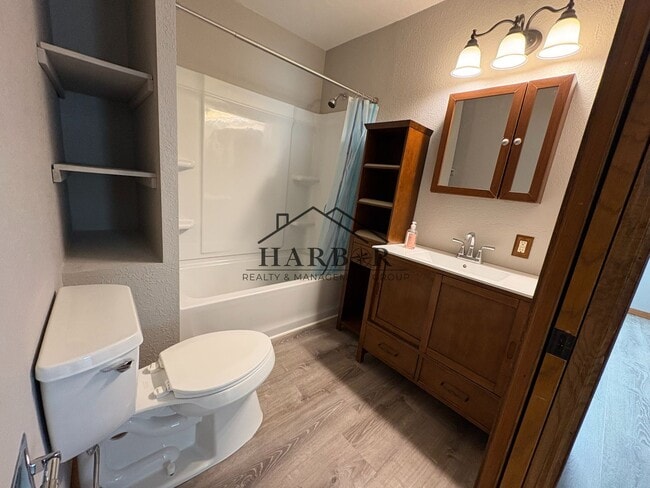 Building Photo - 1/2 Off first full month of rent!