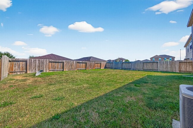 Building Photo - 5119 Harbor Palm Dr