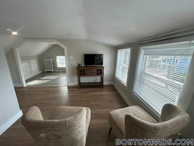 Building Photo - 40 Warren Ave