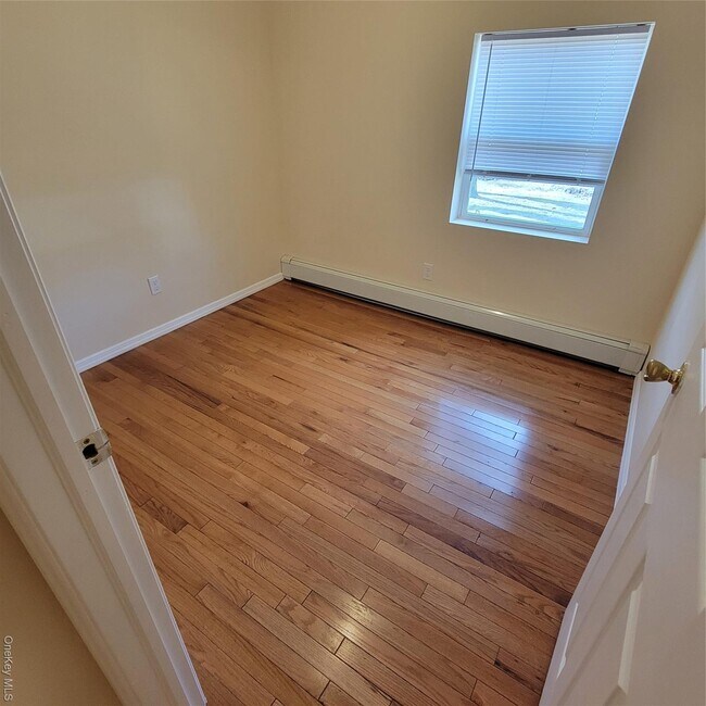 Building Photo - 72 Rutgers Ln