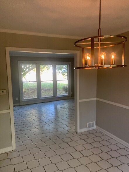 Building Photo - 7635 High Dr