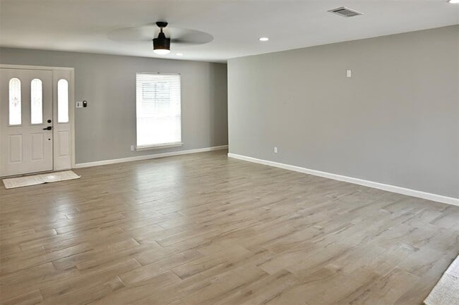 Building Photo - 202 Pine Branch Dr