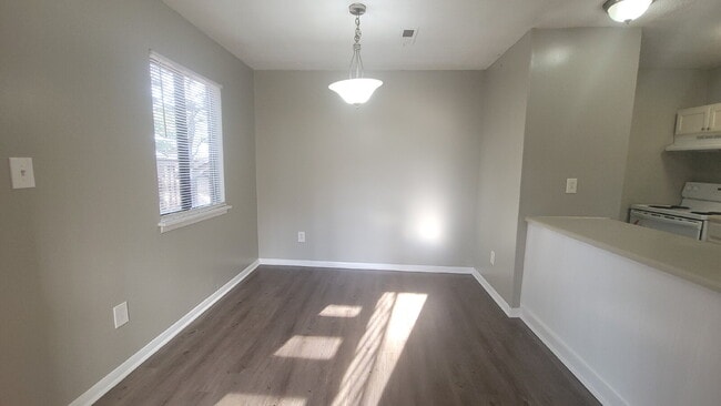 Building Photo - 1 month free, Call for details!!! "Cozy 2-Bedroom Retreat with Full Bath in Prime Huntsville Loca...