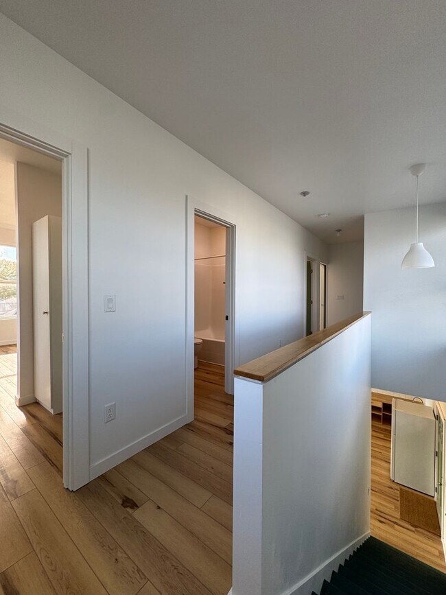 Building Photo - 4BR/3BA with Soaring Ceilings & Large Windows