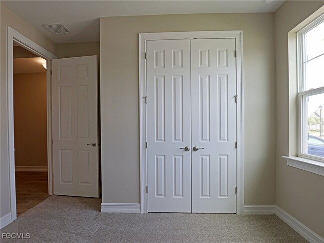 Building Photo - 269 Spg Hl Lk Lp