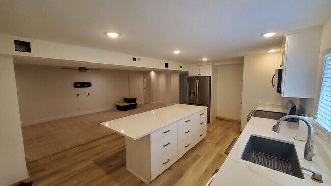 Building Photo - 1576 Plata Way