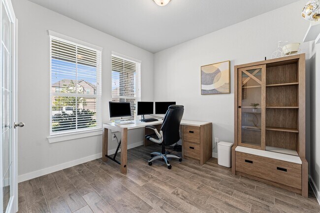 Building Photo - 1585 Sunrise Gables Dr