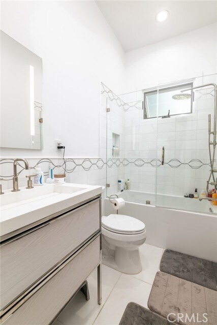 Building Photo - 1949 N Catalina St