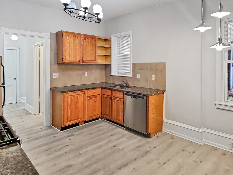 Building Photo - 637 N 32nd St