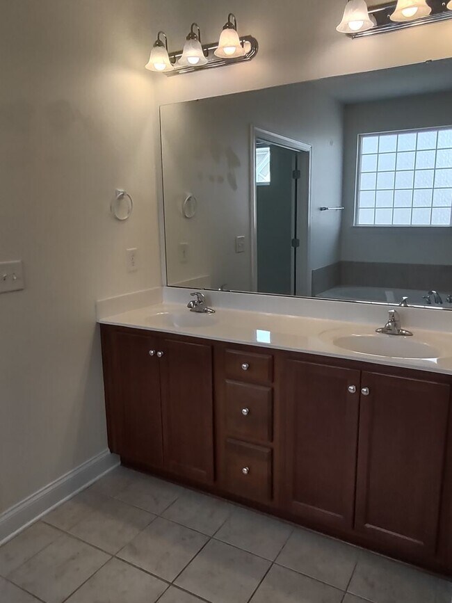 Building Photo - Beautiful, Corner Lot,  Ranch Style home l...