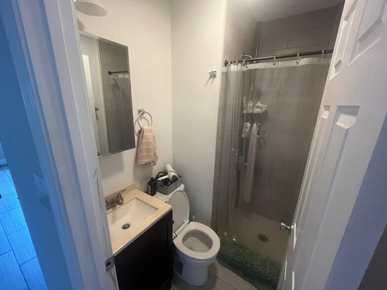 Building Photo - 220 Hanover St