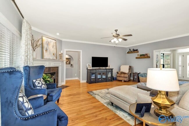 Building Photo - 230 Bishop Farm Way