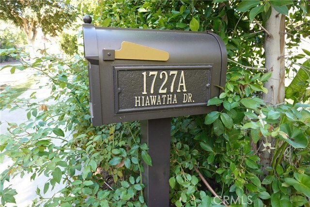 Building Photo - 1727 Hiawatha Dr