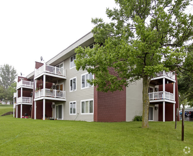 Primary Photo - 501 Waconia Pky N