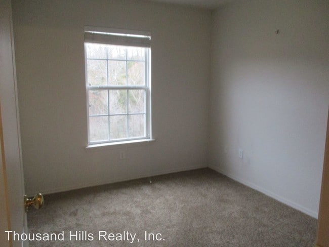 Building Photo - 3 br, 2 bath House - 100 Garden Circle #3