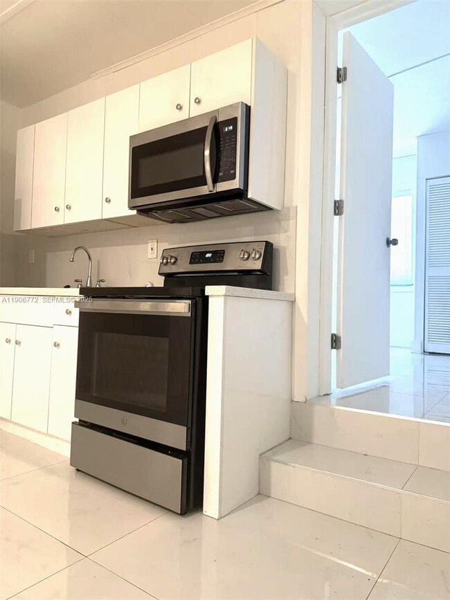 Building Photo - 61 SW 58th Ct