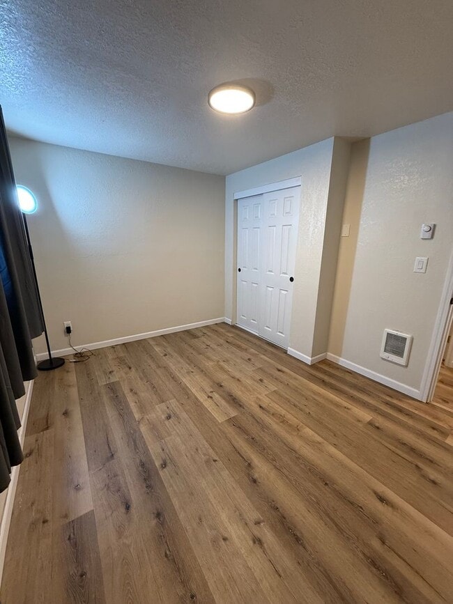 Building Photo - Beautifully renovated 2 bed/1 bath