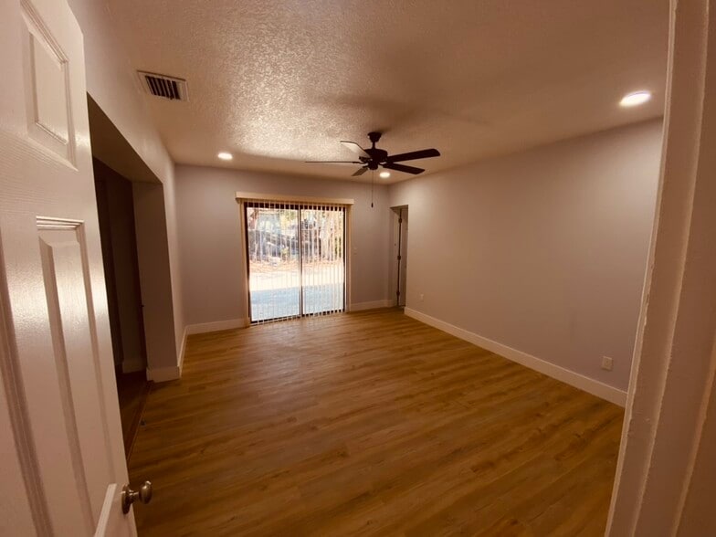 Dining Room 1-6 - 131 W Atwater Ave